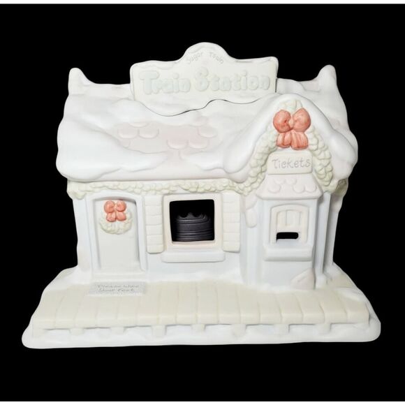 Enesco Precious Moments Sugar Town Lighted Village Train Station Depot Retired - Picture 2 of 10